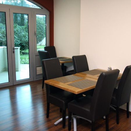 Vila V Lux Apartments Petrovac Екстериор снимка