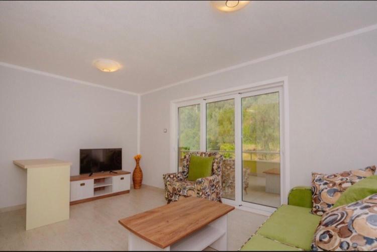 Vila V Lux Apartments Petrovac Екстериор снимка