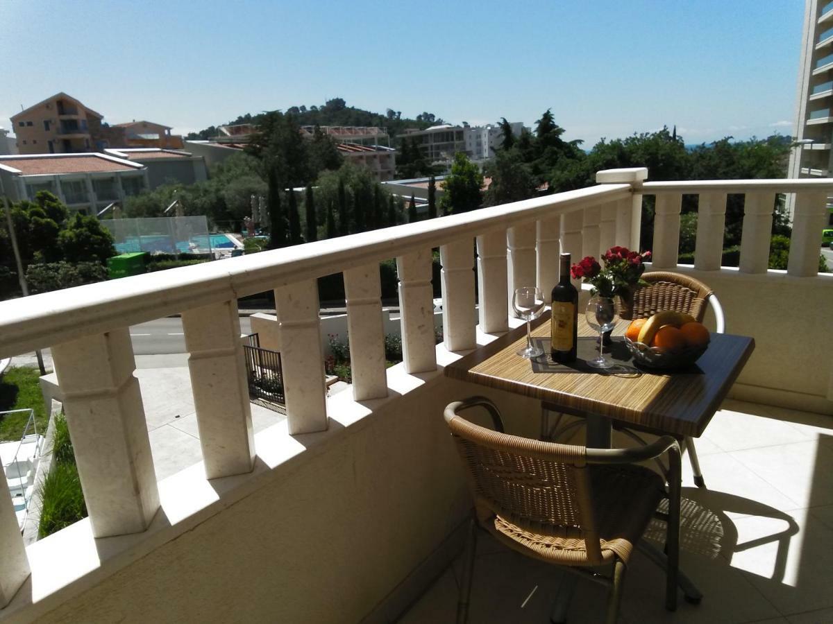 Vila V Lux Apartments Petrovac Екстериор снимка