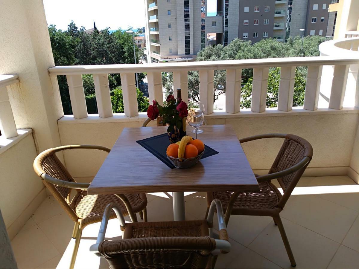 Vila V Lux Apartments Petrovac Екстериор снимка